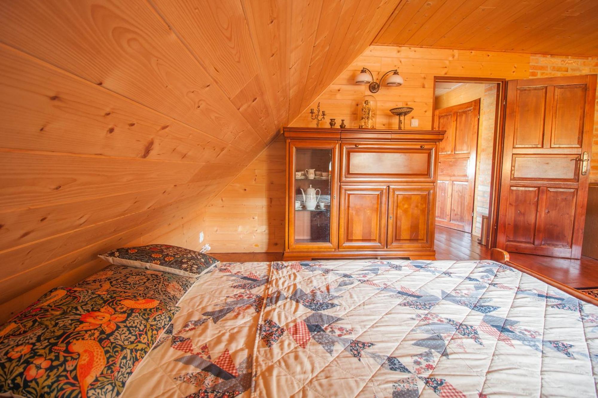 Holiday House Folwark Jelen Poniklica Exterior photo